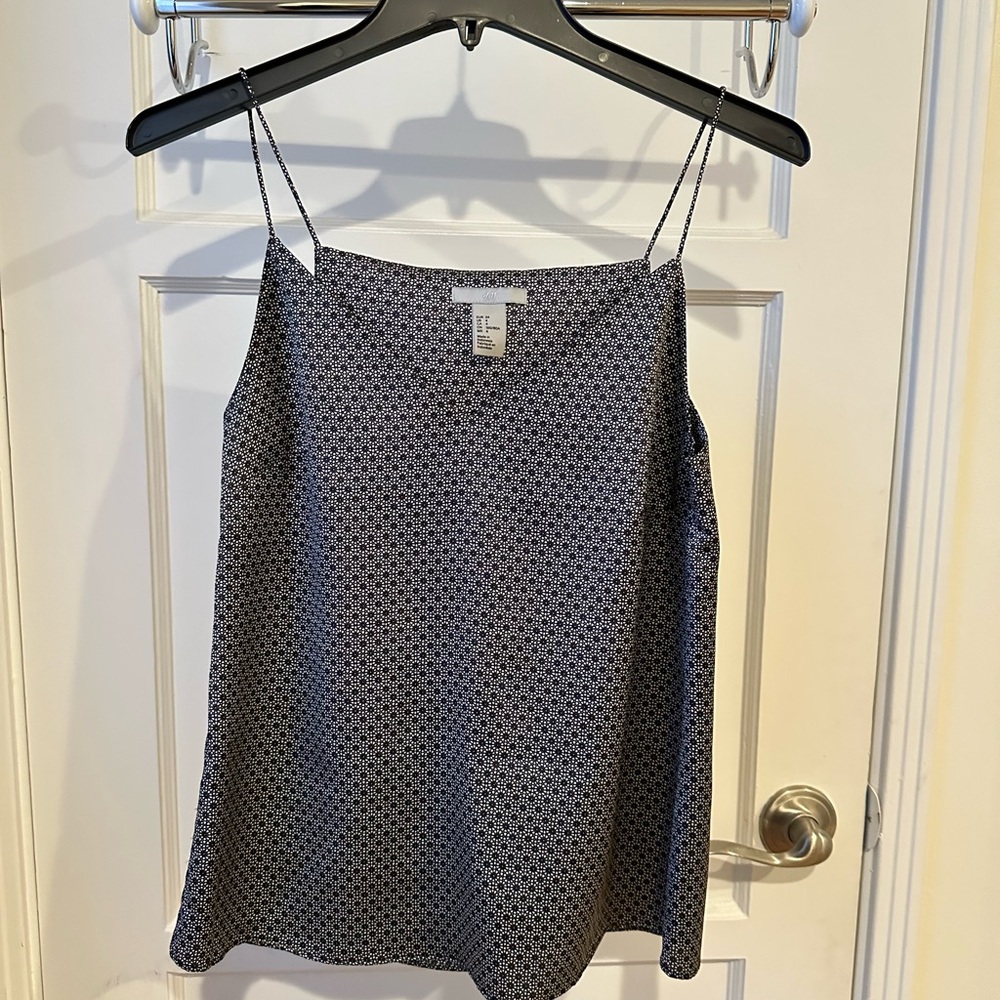 NWOT H&M Black and Cream / White Mosaic Design V Neck Cami, Womens Size 4
